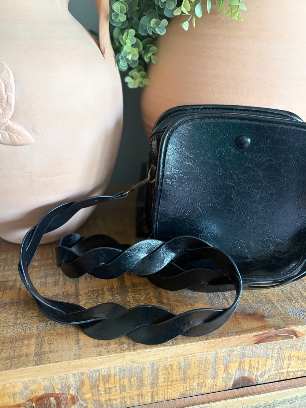 Black Women's Crossbody Bag with Sculpted Strap - Picture 4 of 8